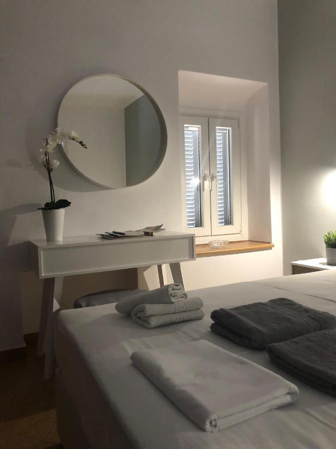 Amaryllis Suites Santorini Firá Buitenkant foto