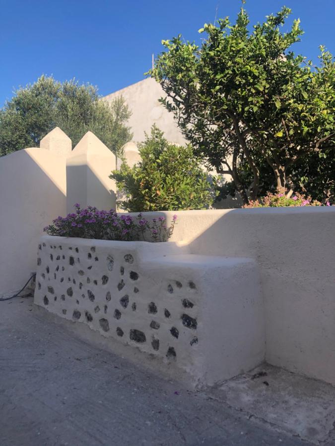Amaryllis Suites Santorini Firá Buitenkant foto